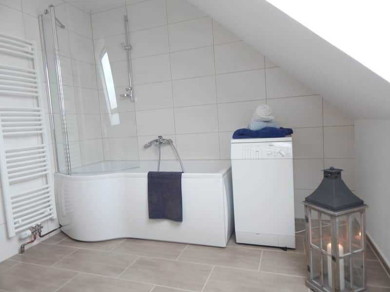 Bad mit Wanne- und Duschkombination Bad mit Wanne- und Duschkombination