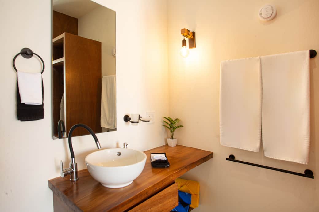 202 F Bathroom Sink 8Q9B9615 202 F Bathroom Sink 8Q9B9615