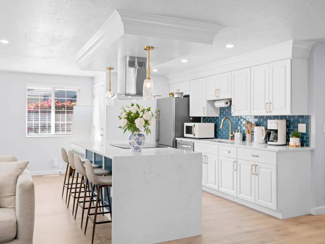 Stunning modern kitchen fully equipped 