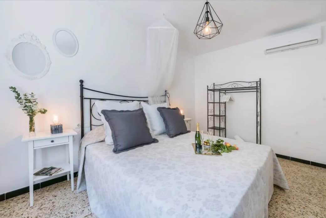 Chambre lit king size au rez-de-chaussée