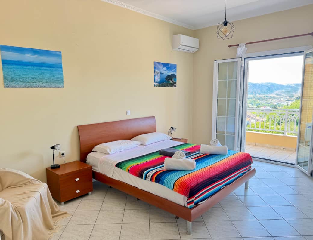 Upstairs room with balcony and seaview Upstairs room with balcony and seaview
