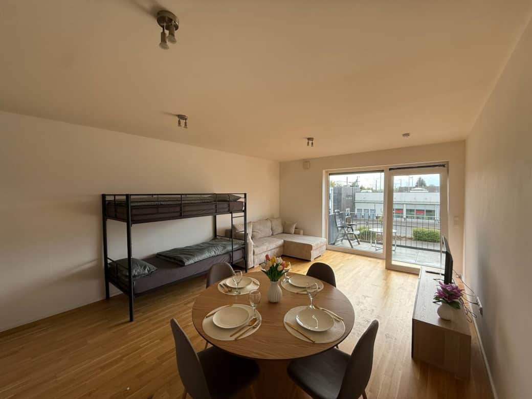 Wohn/Ess/Schlafzimmer