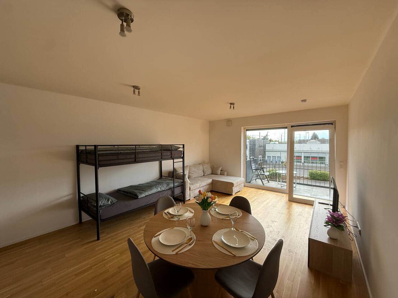 Wohn/Ess/Schlafzimmer
