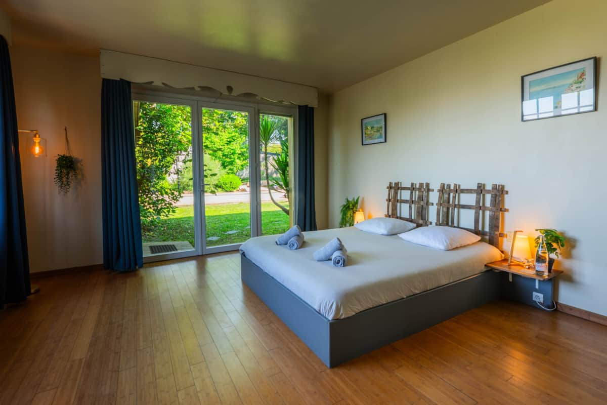 Suite principale raffinée et lumineuse à la Villa de la Plume