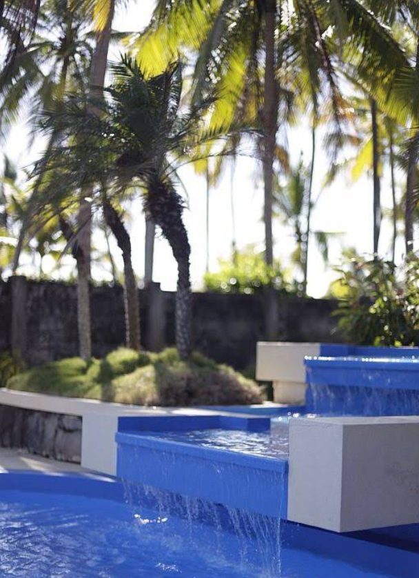 Fountain swimming-pool