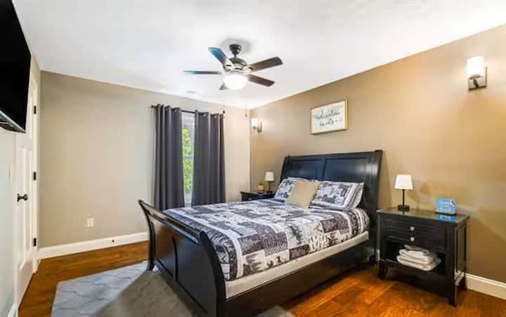 Upstairs bedroom 1