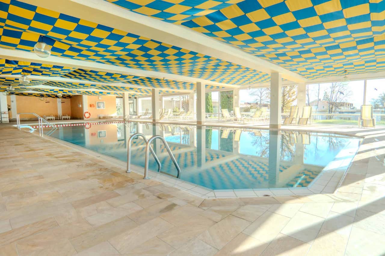 Kostenlose Nutzung des Indoor-Pools mit Sauna