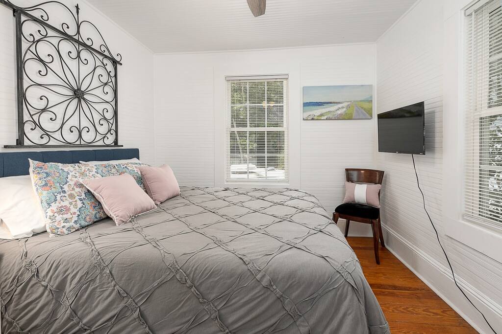 Bedroom 2 Queen Size