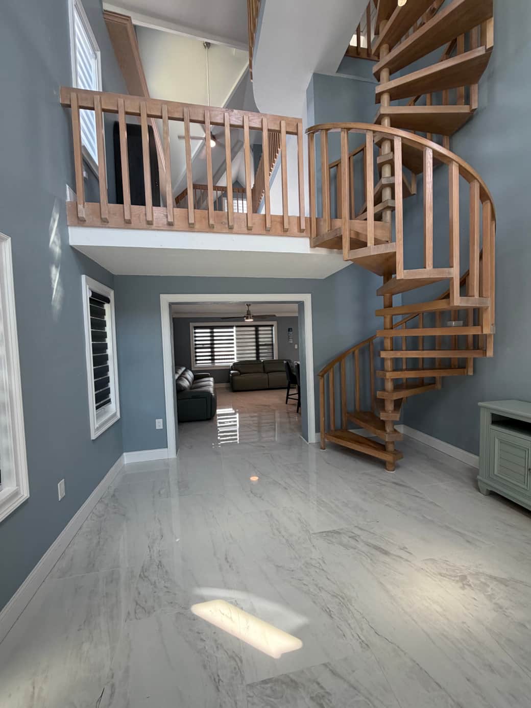  Front entryway 