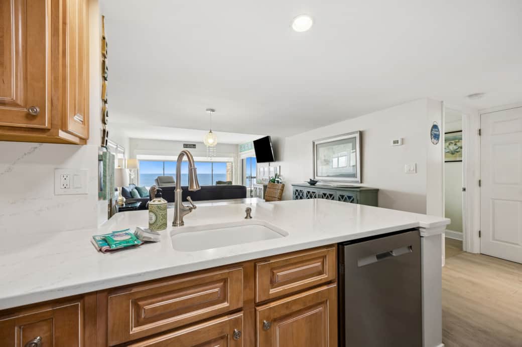 C121 Surf & Racquet - Full Kitchen 2 C121 Surf & Racquet - Full Kitchen 2