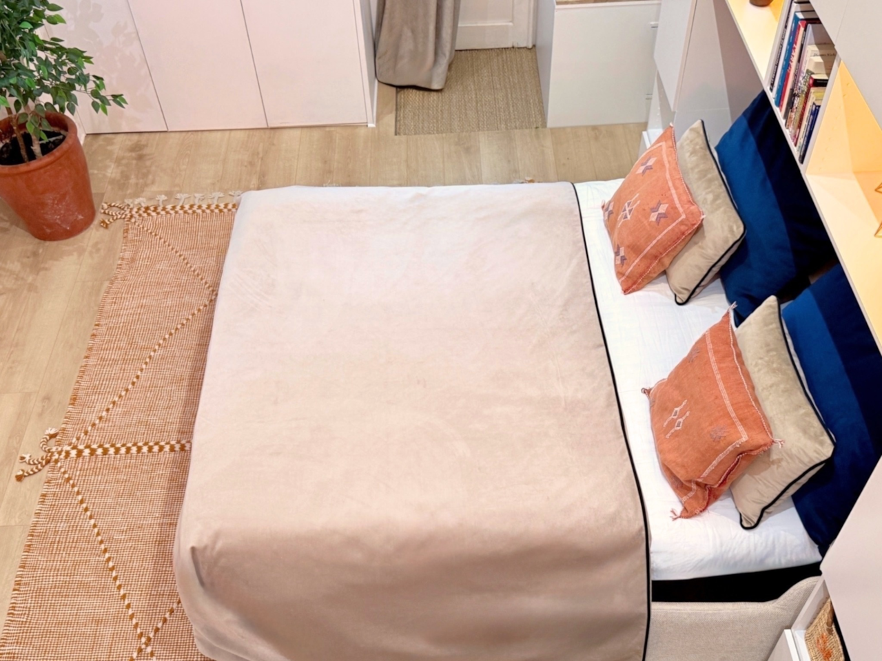 PARIS LIVE – 臥室 2 配有 160x200 大沙發床，適合日常睡眠