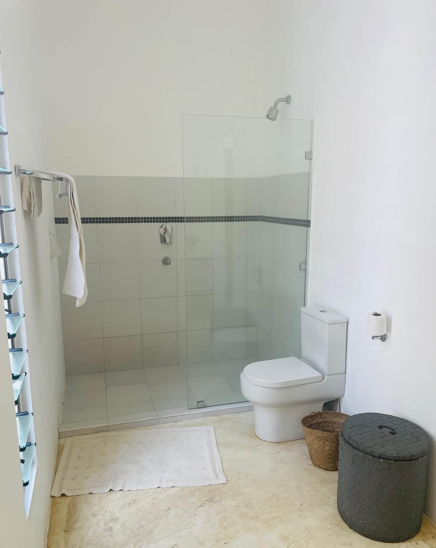 Nyumba Nyekundu Villa Bathroom 1.jpg