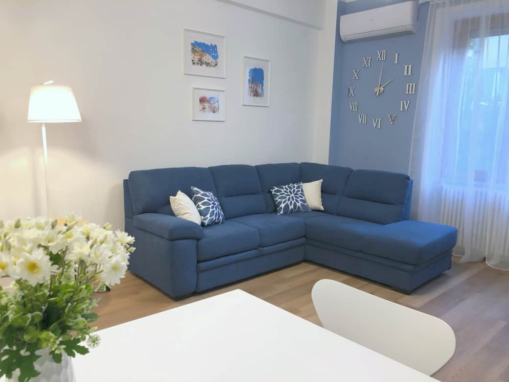 soggiorno - dettaglio divano letto (comodo per una persona o per condividere la vista TV)