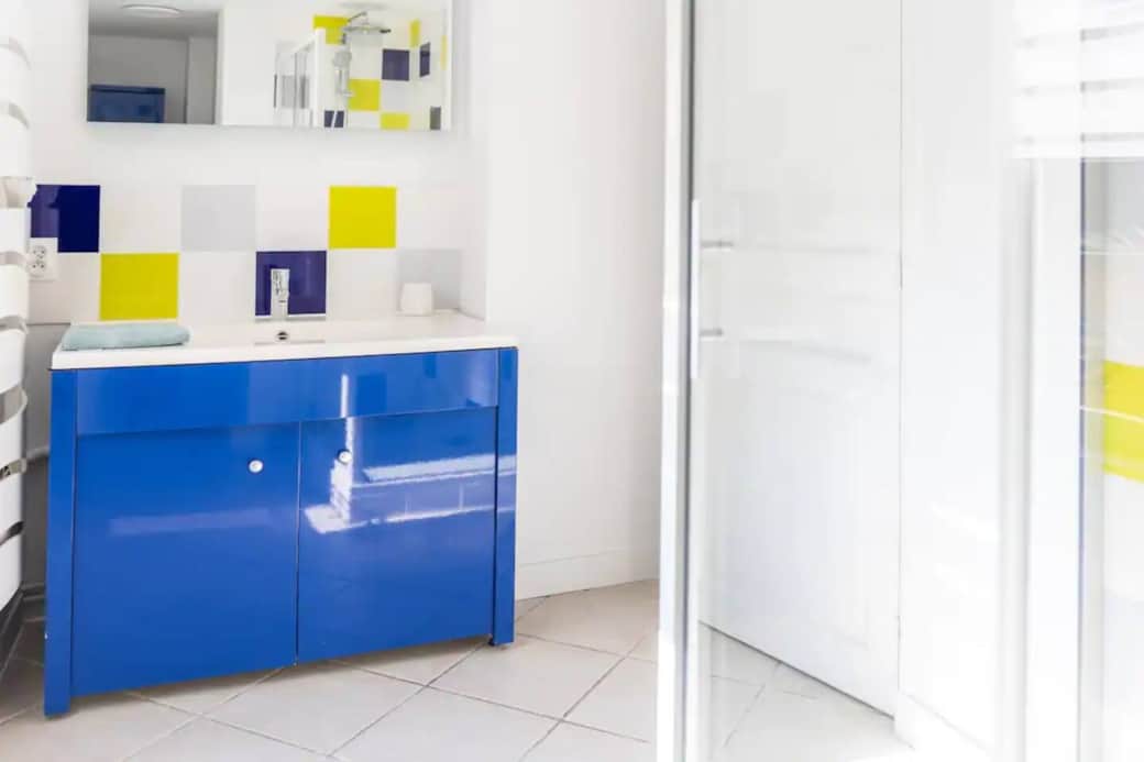 salle de douche et WC au 1er étage (d'autres WC séparés aussi au rez de chaussée)