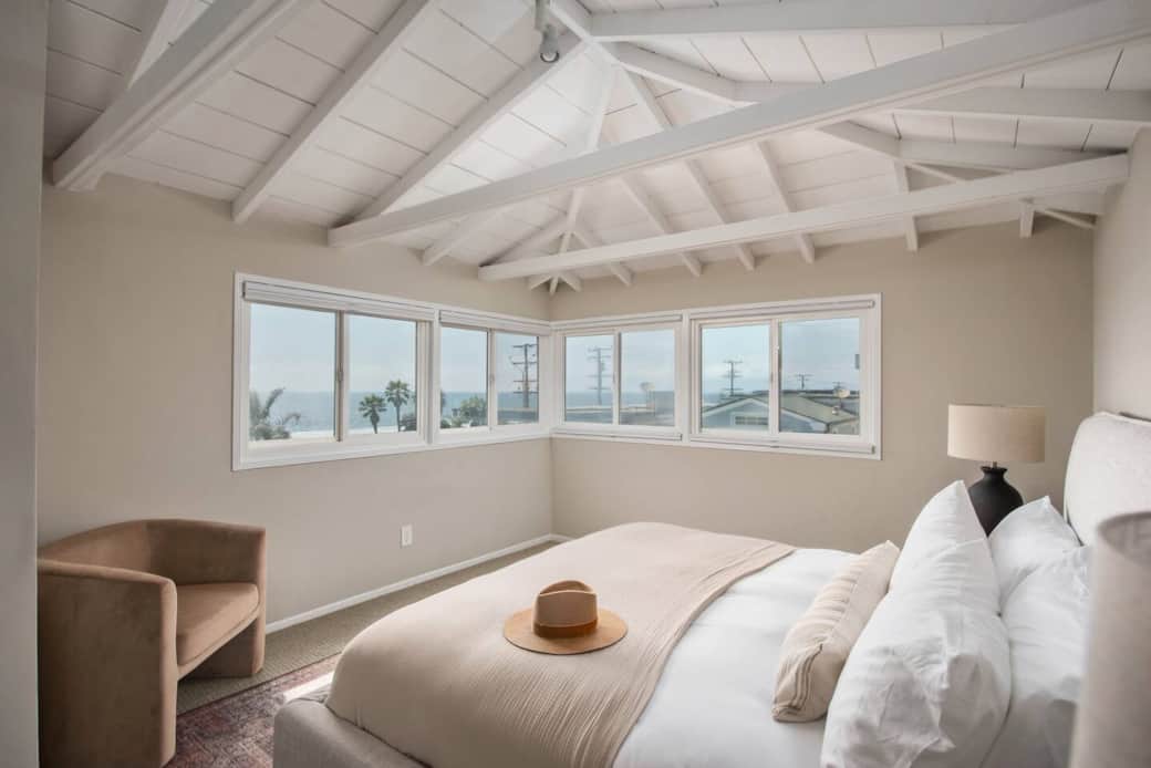 Primary has most comfortable kind bed with organic linens and incredible ocean views. Primary has most comfortable kind bed with organic linens and incredible ocean views.