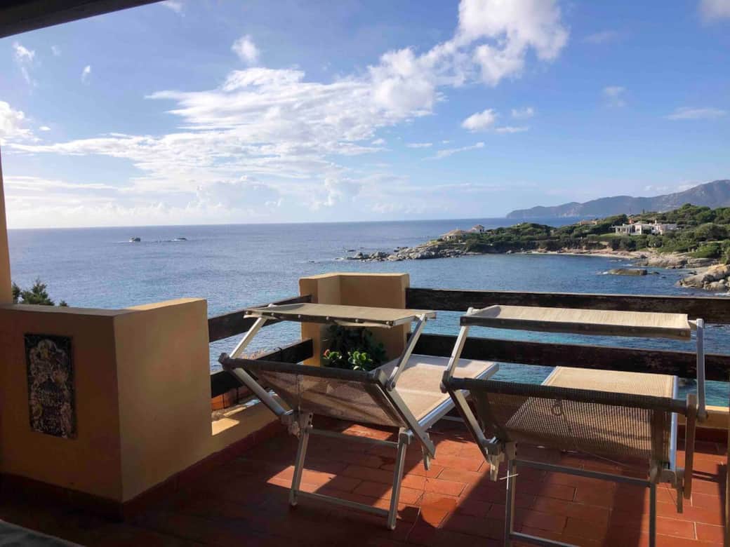 Terrazza esterna con vista panoramica direttamente sul mare