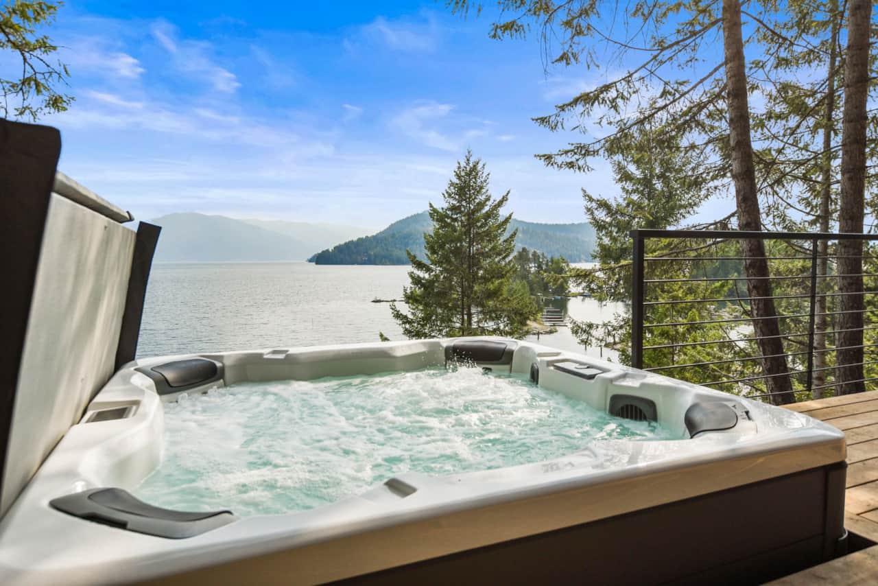 45-web-or-mls-Hot-Tub.jpg