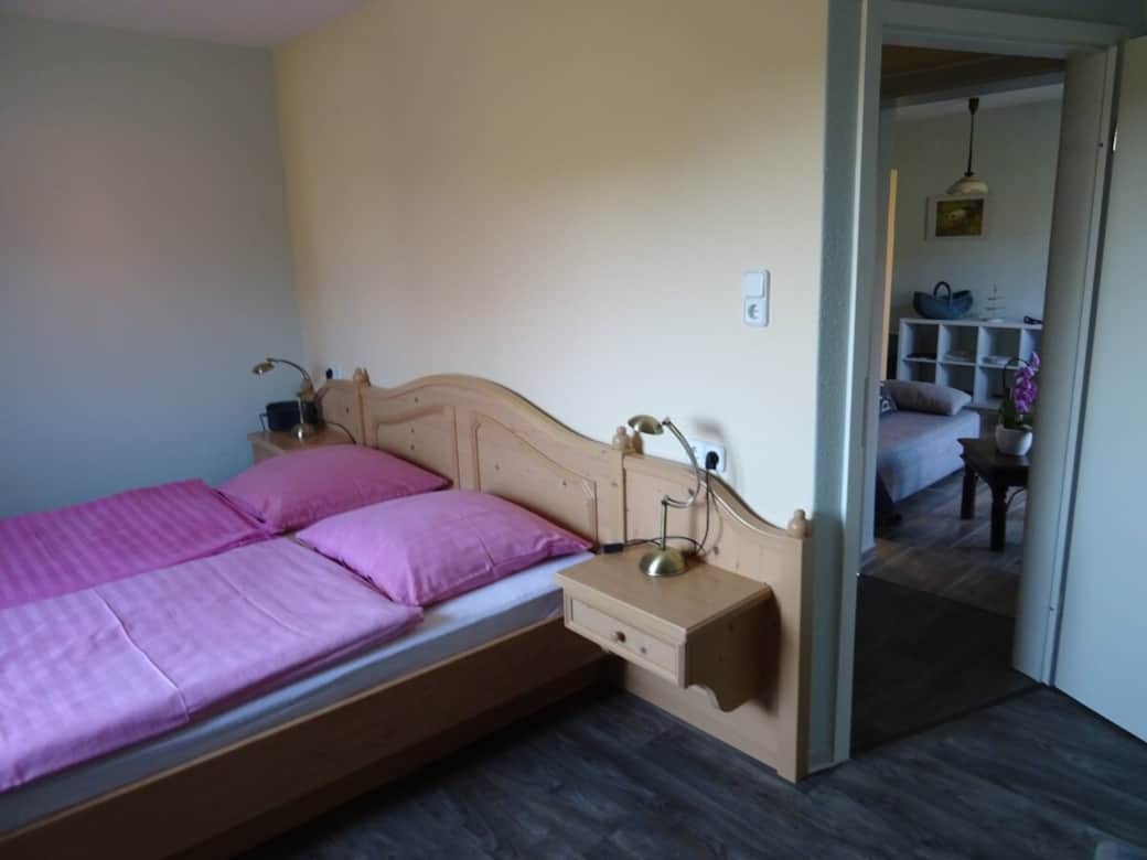 Schlafzimmer 1