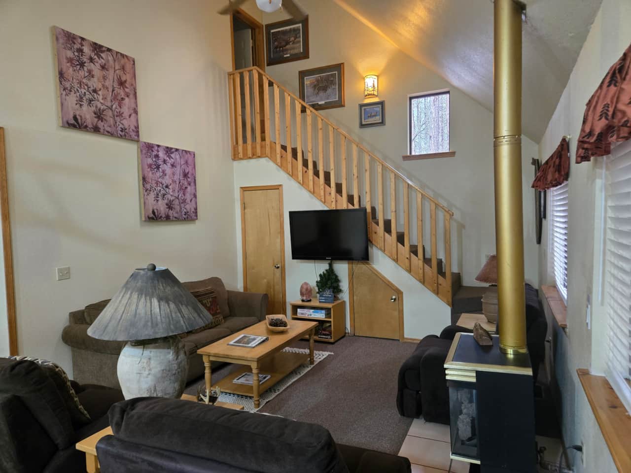 Cabin 12B Living Room - Copy (2)