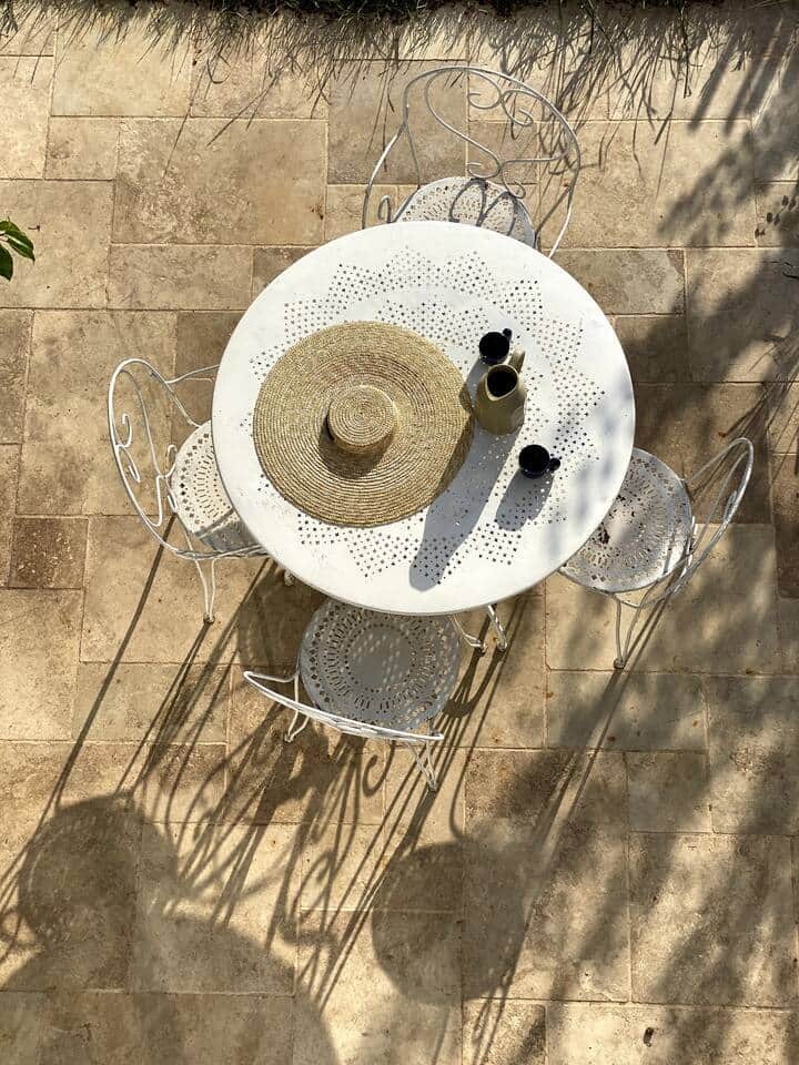 Terrasse sous le balcon