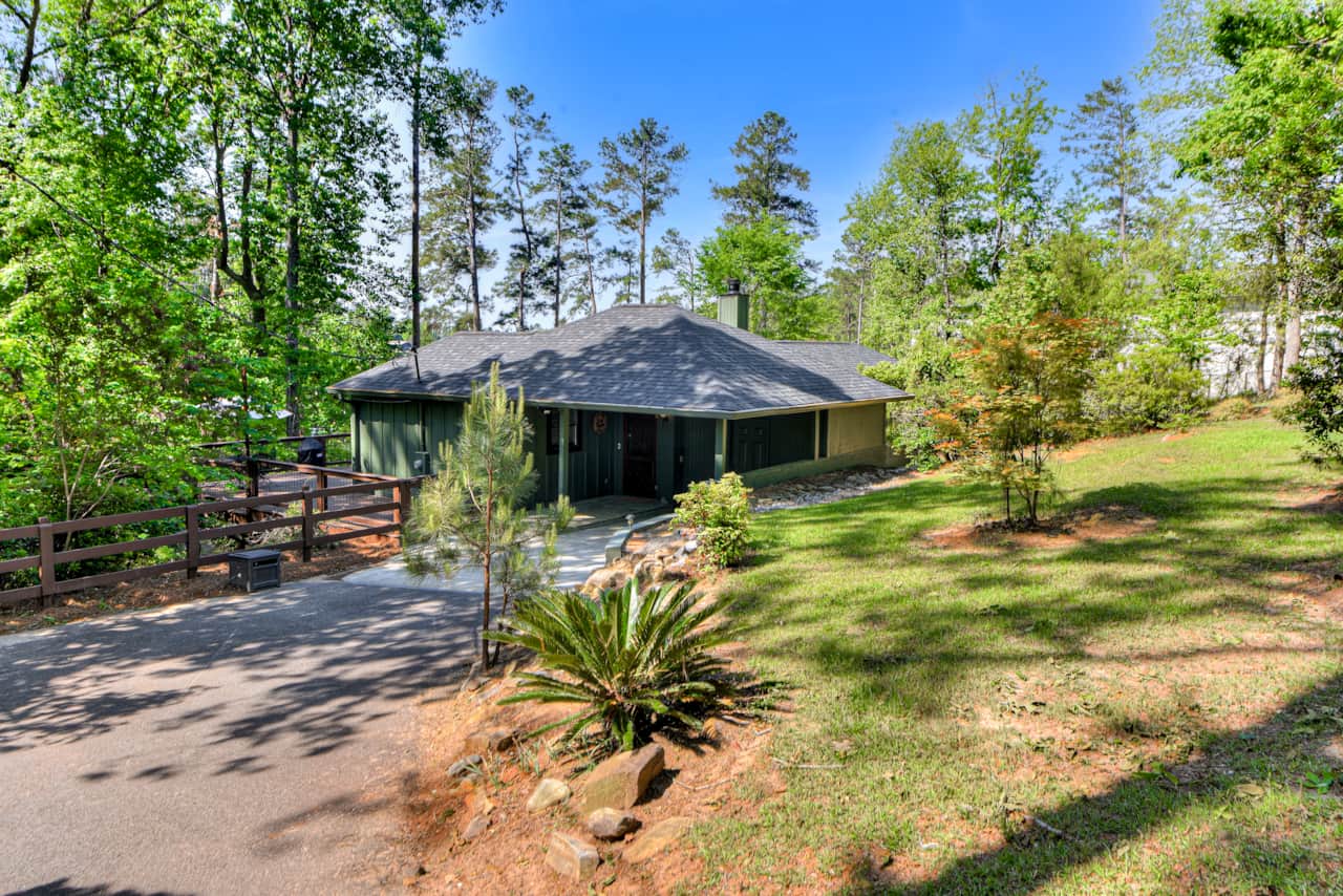 Welcome to your Private Lake Escape