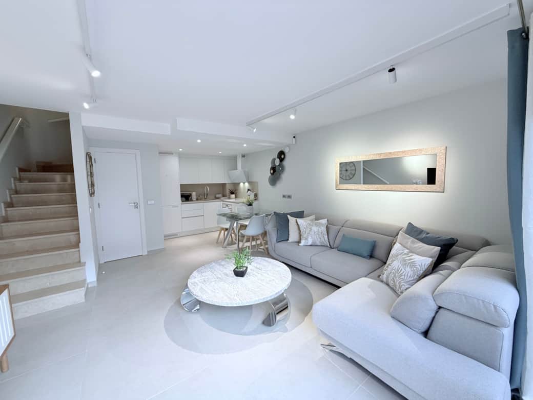 LIVING ROOM (7) LIVING ROOM (7)