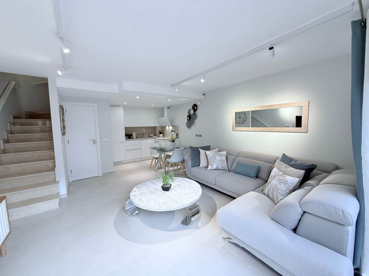 LIVING ROOM (7)