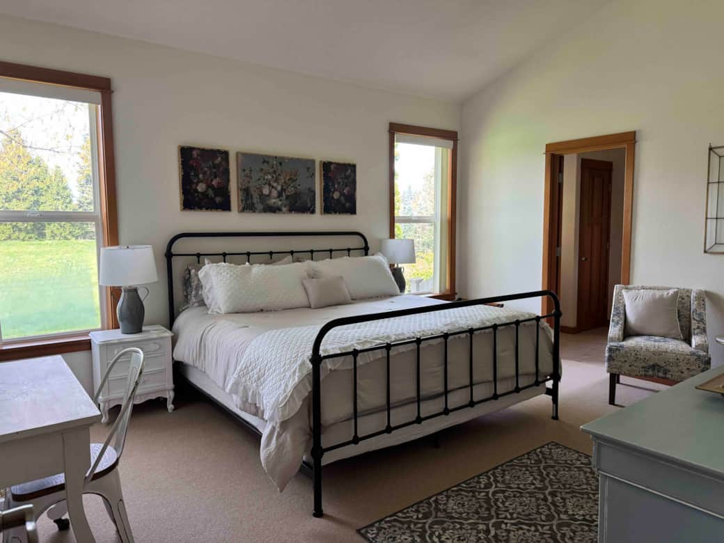 Bedroom 4 (with en suite shower bathroom)
