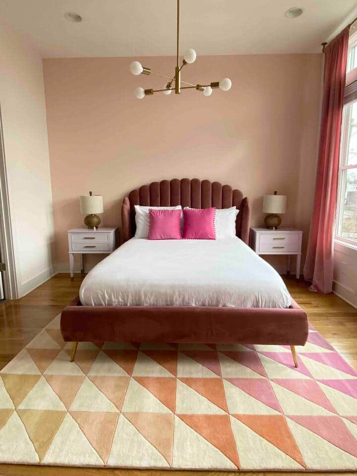 Queen bed + adjoining bathroom! This room sleeps 2!