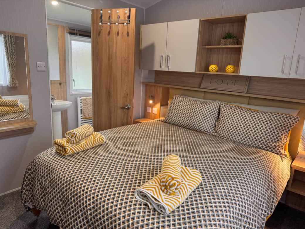 King Sized bedroom with Ensuite