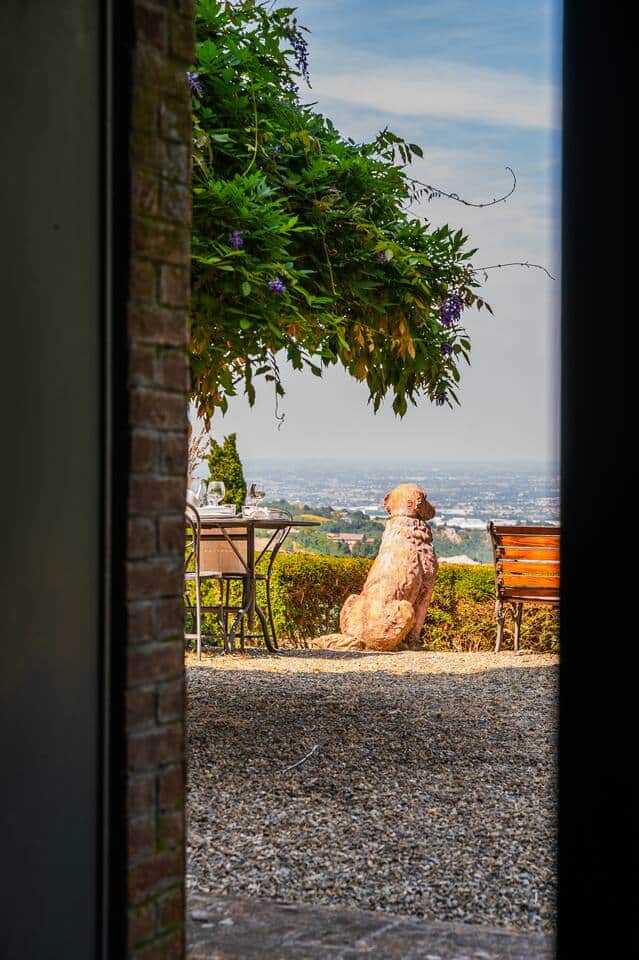 Terrazza con vista sulla pianura al tramonto