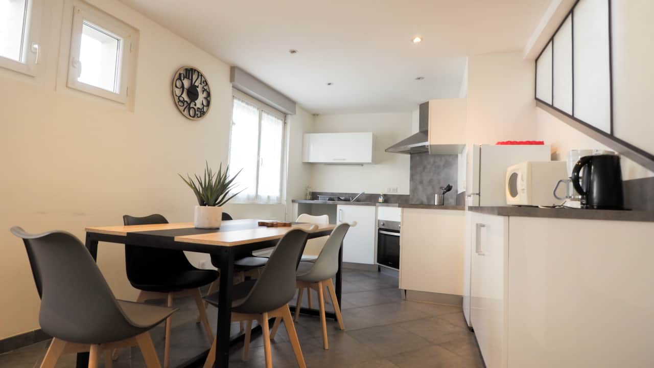 salle a manger et cuisine