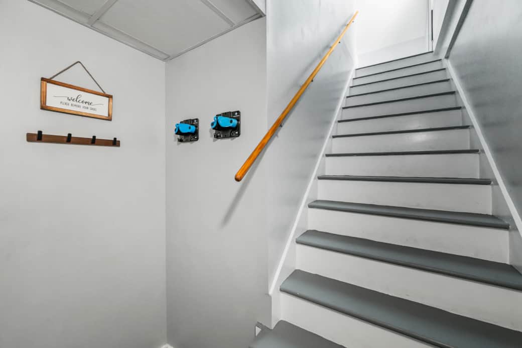 Hang up your skis and relax upstairs. Hang up your skis and relax upstairs.