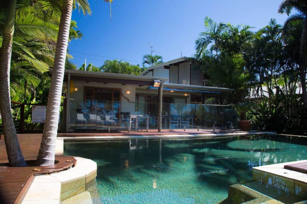 The Beach Cottage - Beachside patio with pool