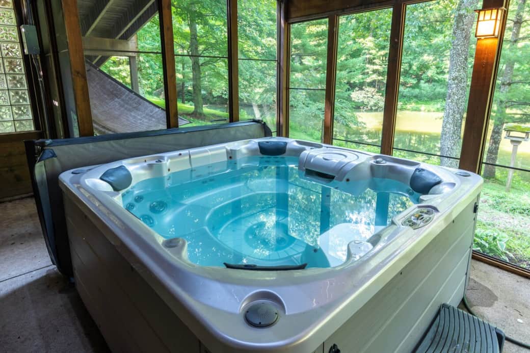 6 person hot tub adjacent to pool. Water views. Operates year round. These are screens adjacent to the hot tub, so outside air temperature changes in line with the weather. 6 person hot tub adjacent to pool. Water views. Operates year round. These are screens adjacent to the hot tub, so outside air temperature changes in line with the weather.