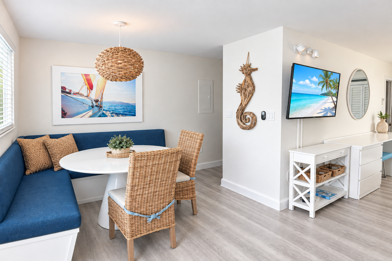#11 - Great dining area with plenty of seating