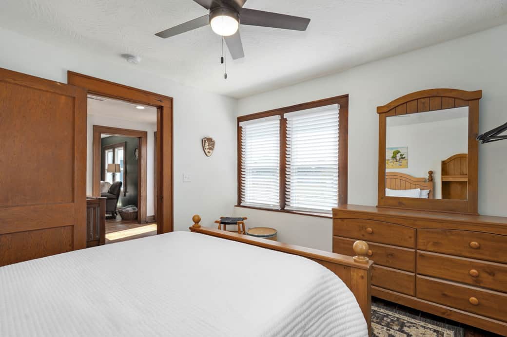 112 E Pine St-19