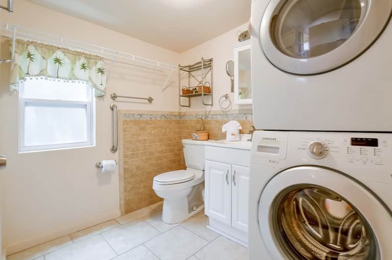 Toilet / In-House Laundry Room 