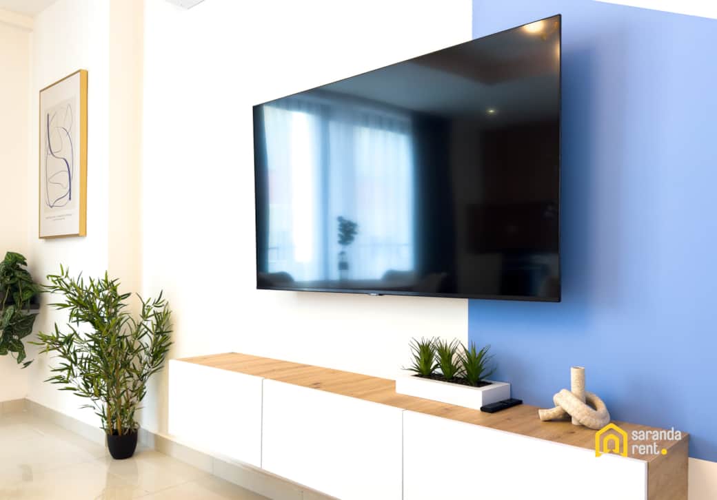 Livingroom with 55" Samsung smart TV Livingroom with 55" Samsung smart TV