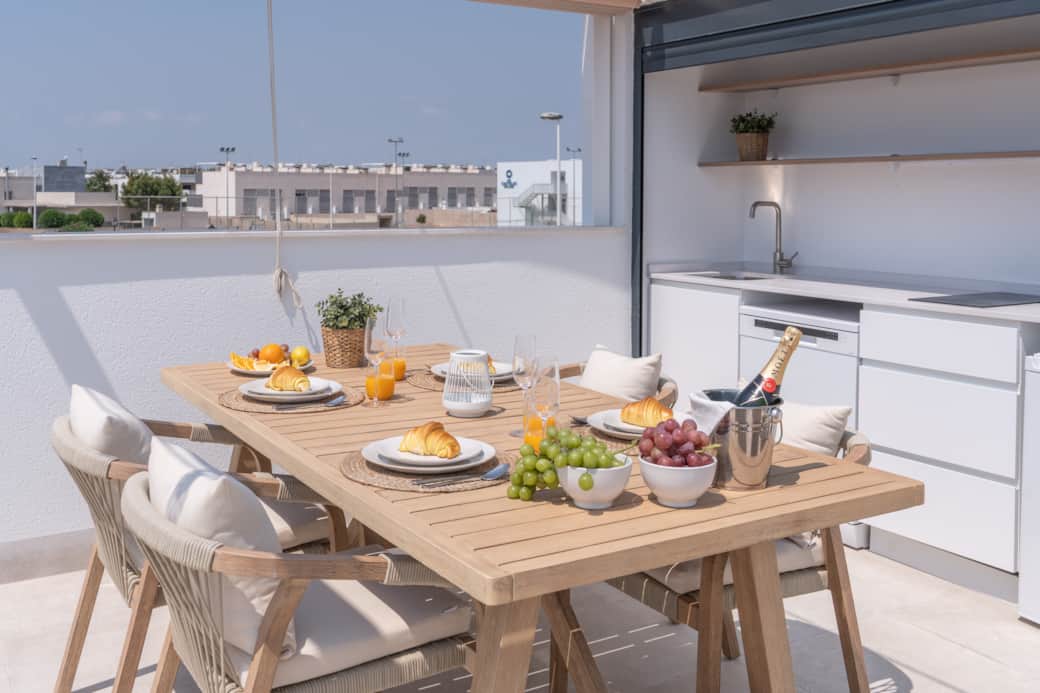 Outdoor Dining – Rooftop Terrace