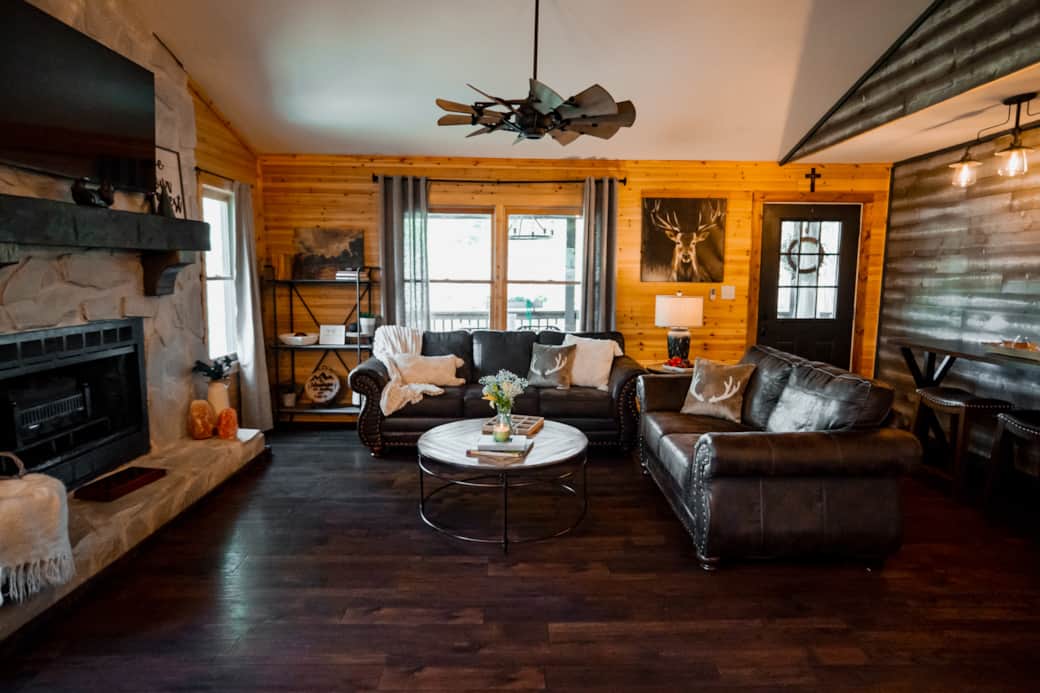 WATCH THE BIRDS OUT OF THE MANY WINDOWS SURROUNDING THE LIVING ROOM