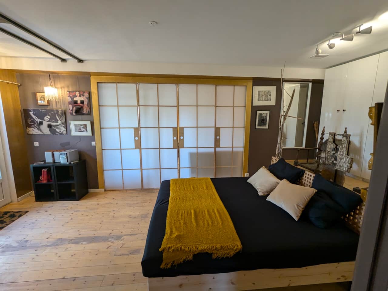 Lit 180x200 (2 lits 90x200 accolés) de la "chambre au rocher "