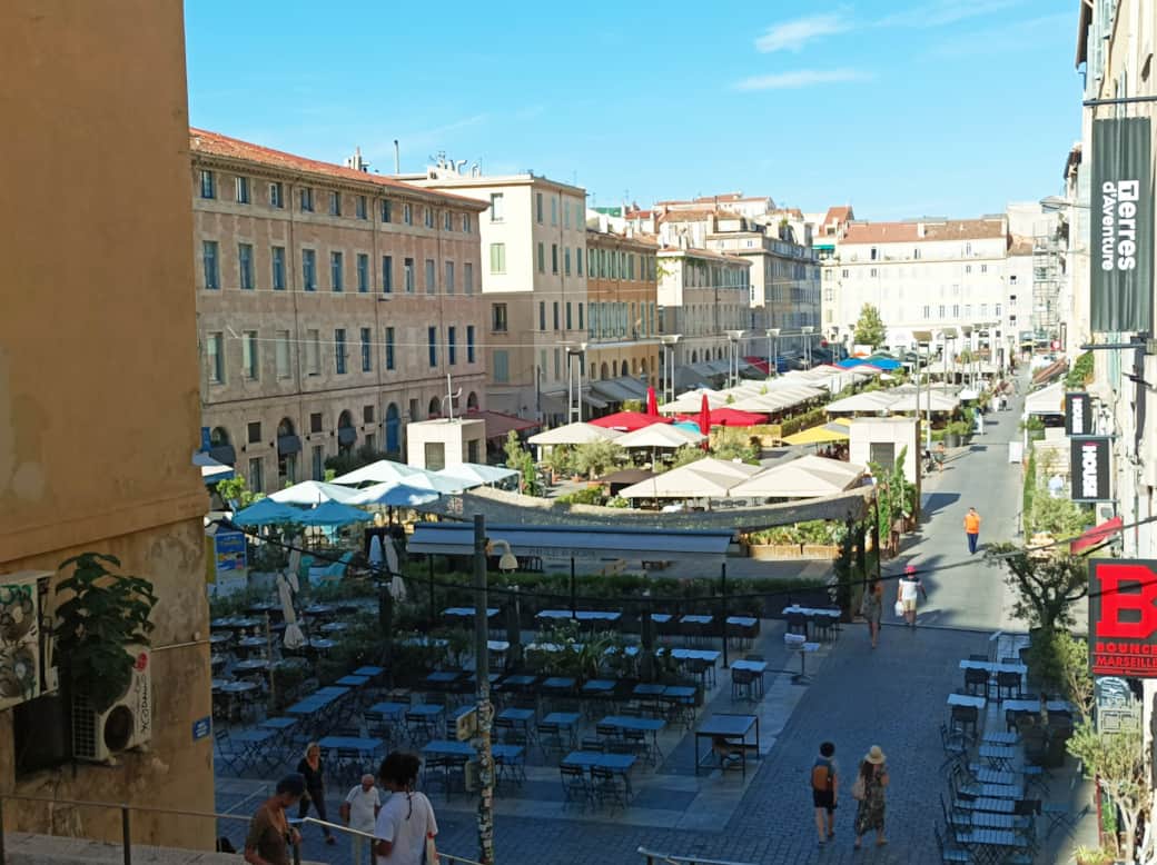 place aux huiles, vue sur rue