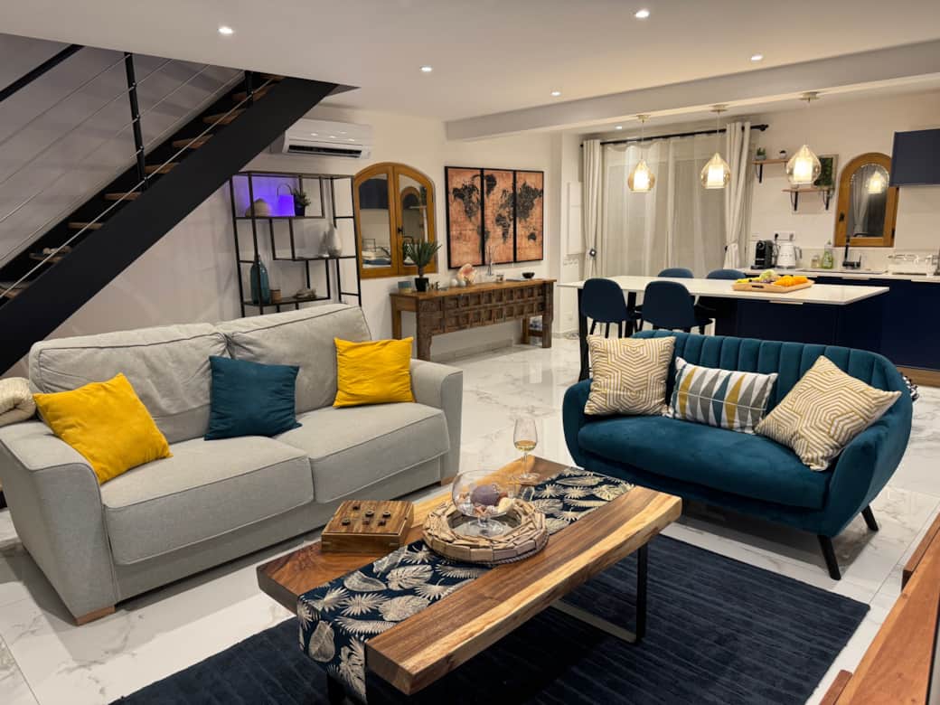 Sxm livingroom relax tv