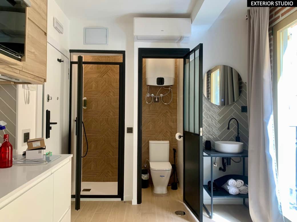 Toilet & shower