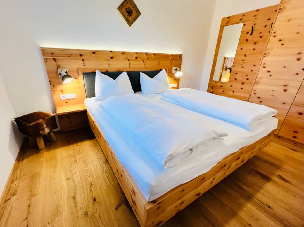 Sleeping Room "Zirbe": 100% pine wood