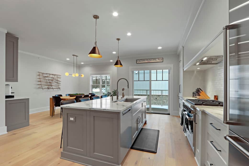 Kitchen & dining (2nd floor)