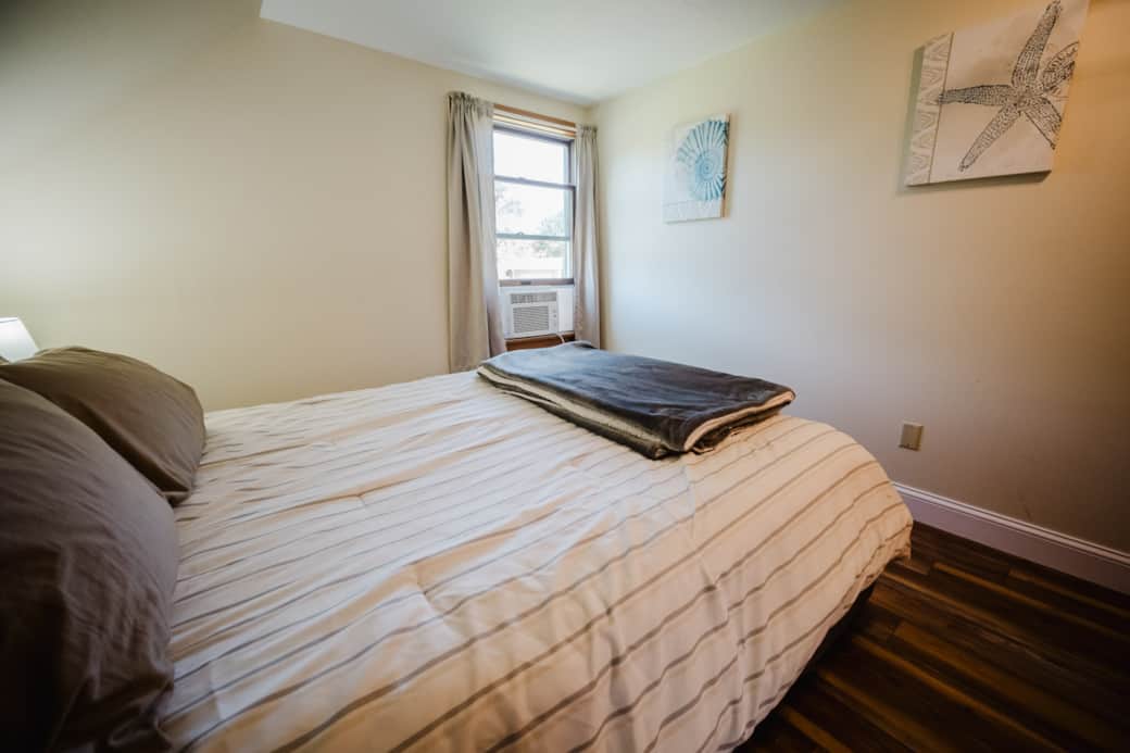 Queen bedroom on 2nd Floor. Queen bedroom on 2nd Floor.