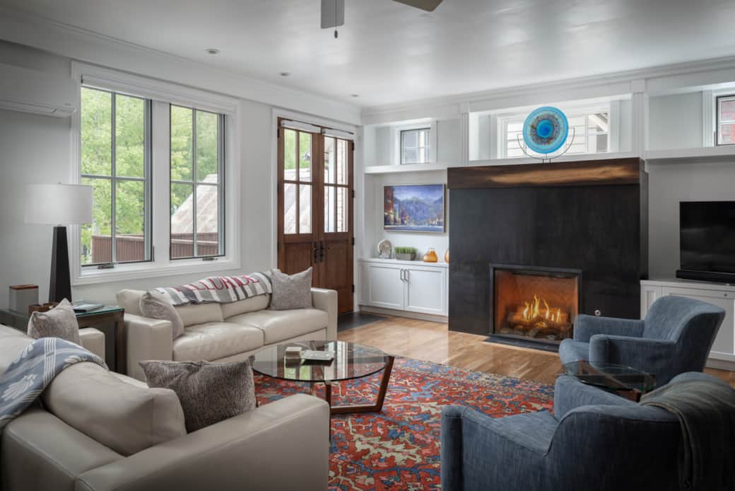 Comfortable and open seating in the main level living room, complete with TV, A/C and gas fireplace