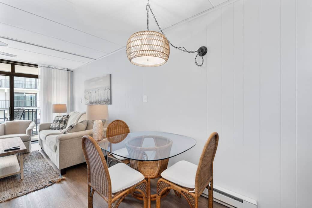 Gather for meals that last longer than planned—cozy, stylish, and unhurried. Gather for meals that last longer than planned—cozy, stylish, and unhurried.